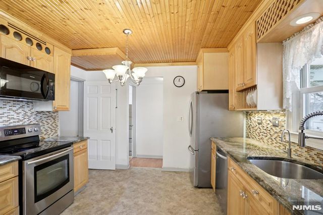 6 S Garden Court, Garfield, NJ 07026