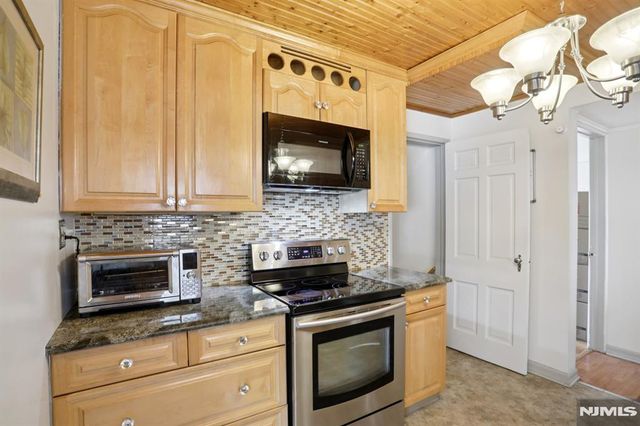 6 S Garden Court, Garfield, NJ 07026