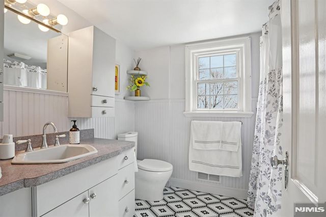 6 S Garden Court, Garfield, NJ 07026