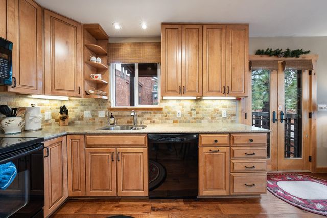 11711 Snowpeak Way Unit 555, Truckee, CA 96161