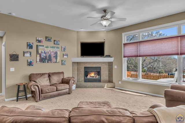 8455 Timber Ridge DR, De Soto, KS 66018