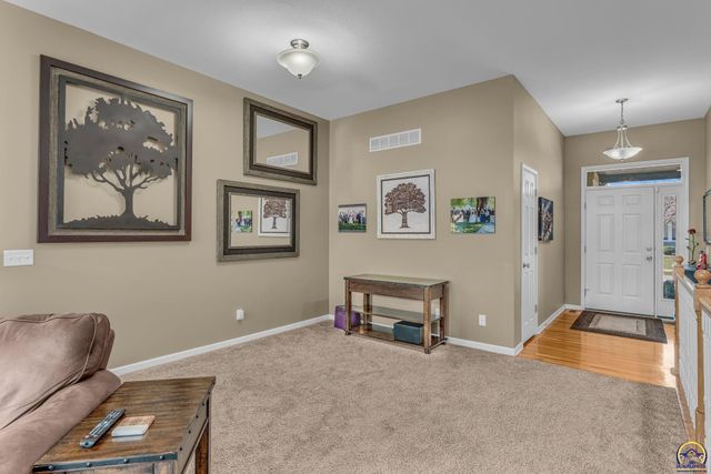 8455 Timber Ridge DR, De Soto, KS 66018