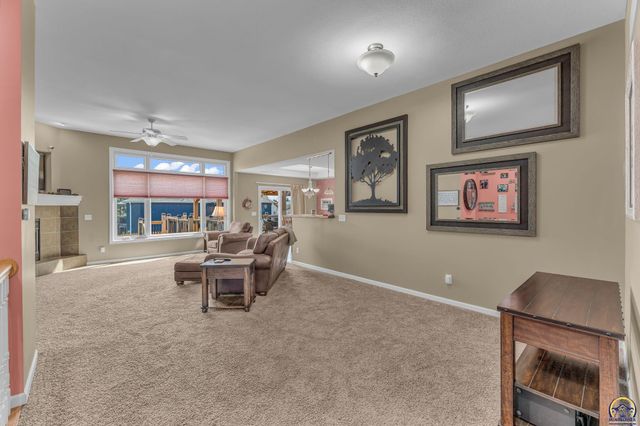 8455 Timber Ridge DR, De Soto, KS 66018