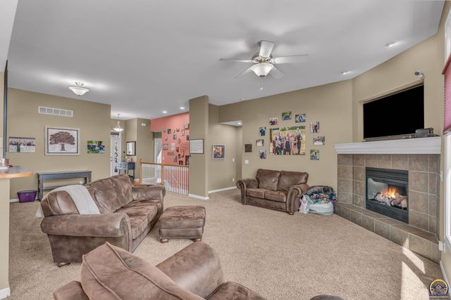 8455 Timber Ridge DR, De Soto, KS 66018