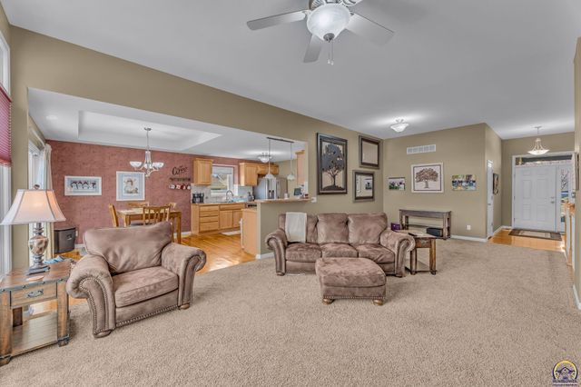 8455 Timber Ridge DR, De Soto, KS 66018