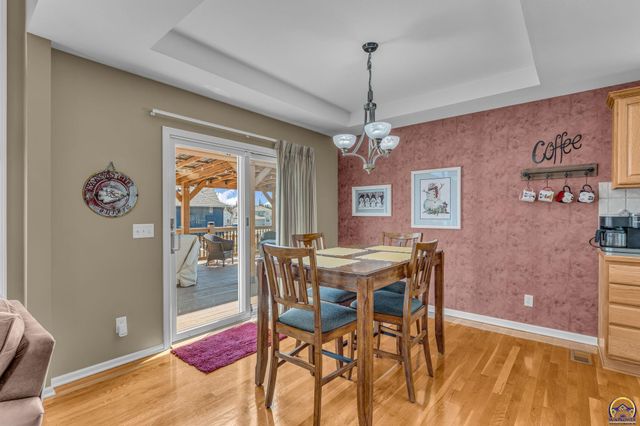 8455 Timber Ridge DR, De Soto, KS 66018