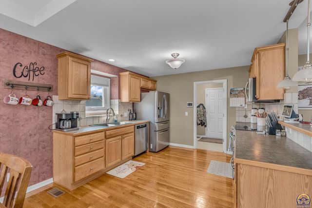 8455 Timber Ridge DR, De Soto, KS 66018