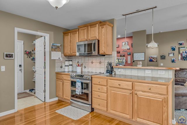 8455 Timber Ridge DR, De Soto, KS 66018