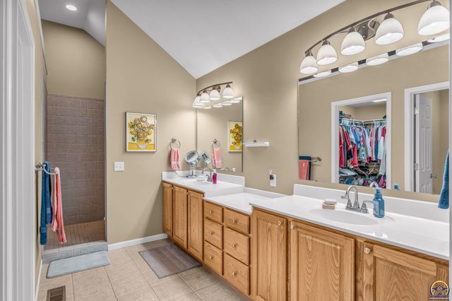 8455 Timber Ridge DR, De Soto, KS 66018