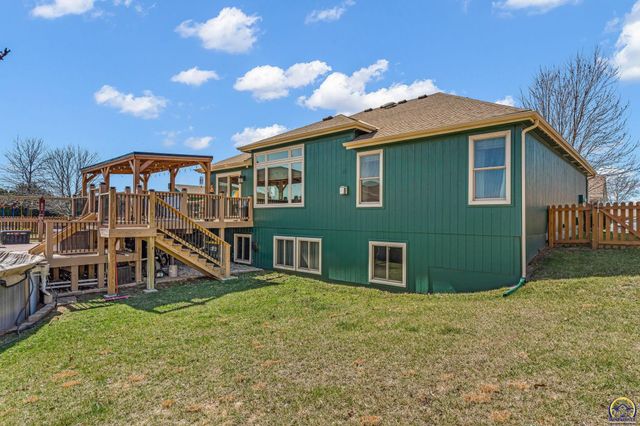 8455 Timber Ridge DR, De Soto, KS 66018