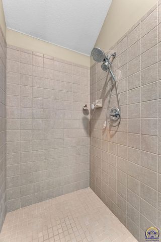 8455 Timber Ridge DR, De Soto, KS 66018