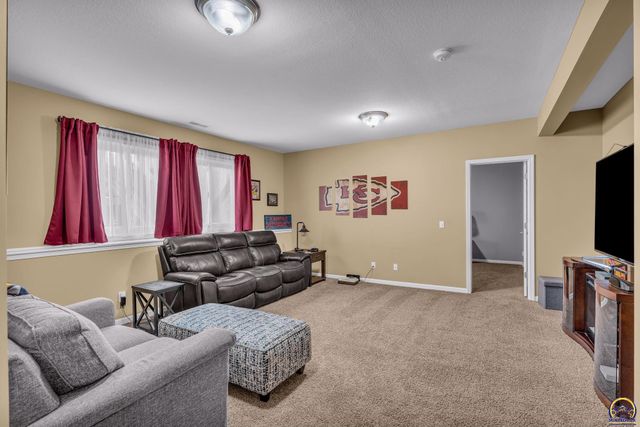 8455 Timber Ridge DR, De Soto, KS 66018