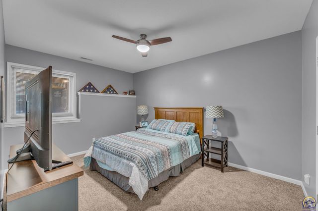 8455 Timber Ridge DR, De Soto, KS 66018