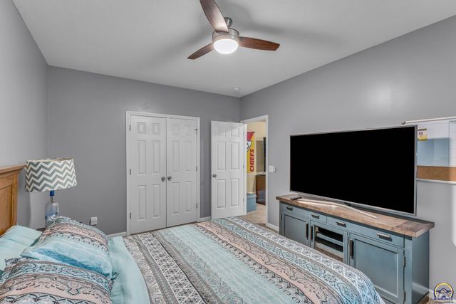 8455 Timber Ridge DR, De Soto, KS 66018