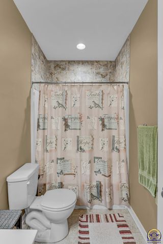 8455 Timber Ridge DR, De Soto, KS 66018