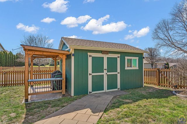 8455 Timber Ridge DR, De Soto, KS 66018