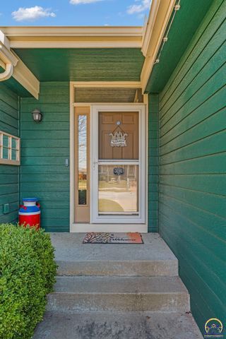 8455 Timber Ridge DR, De Soto, KS 66018