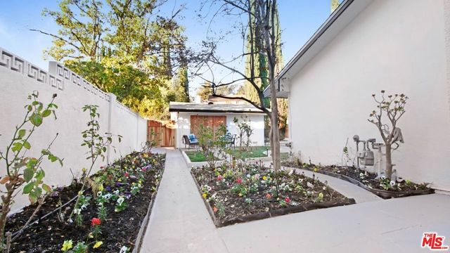 24201 Burbank Boulevard, Woodland Hills, CA 91367