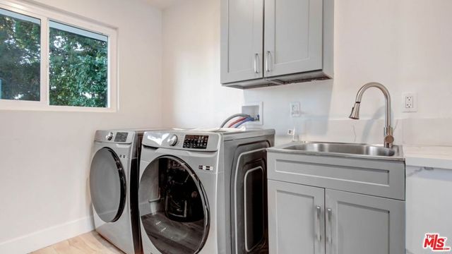 24201 Burbank Boulevard, Woodland Hills, CA 91367