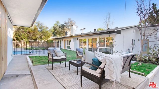 24201 Burbank Boulevard, Woodland Hills, CA 91367