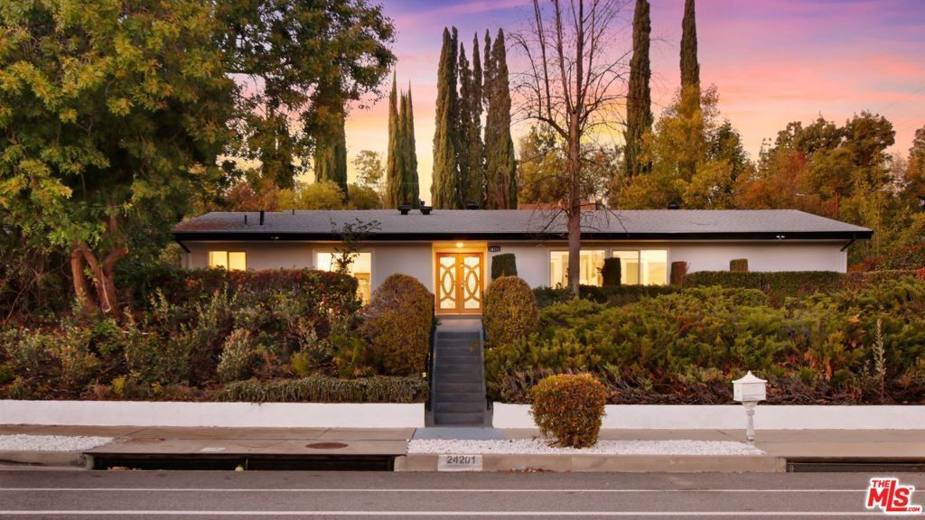 24201 Burbank Boulevard, Woodland Hills, CA 91367