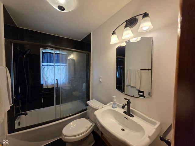 604 E Gatewood Drive, Westport, IN 47283