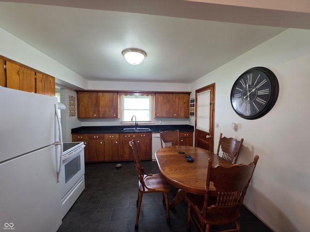 604 E Gatewood Drive, Westport, IN 47283