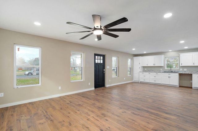 930 Porter Avenue, Aurora, MO 65605