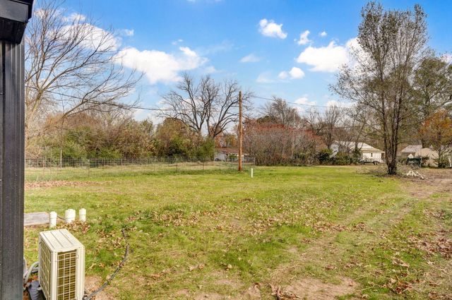 930 Porter Avenue, Aurora, MO 65605