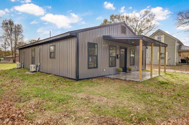 930 Porter Avenue, Aurora, MO 65605