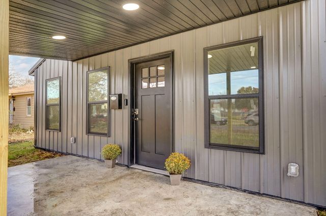 930 Porter Avenue, Aurora, MO 65605