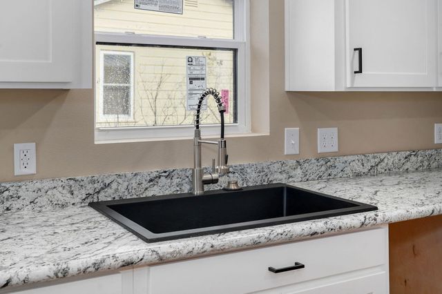 930 Porter Avenue, Aurora, MO 65605