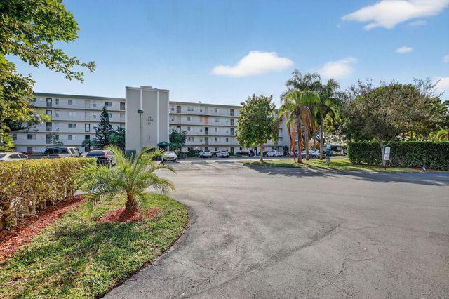 2230 N Cypress Bend Drive 108, Pompano Beach, FL 33069