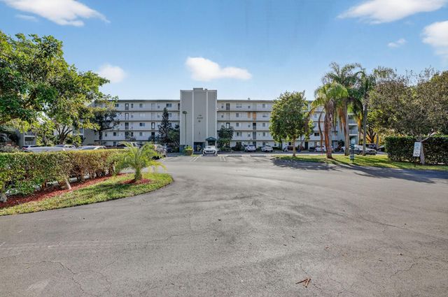 2230 N Cypress Bend Drive 108, Pompano Beach, FL 33069