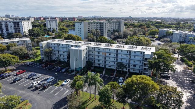 2230 N Cypress Bend Drive 108, Pompano Beach, FL 33069