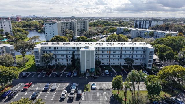 2230 N Cypress Bend Drive 108, Pompano Beach, FL 33069