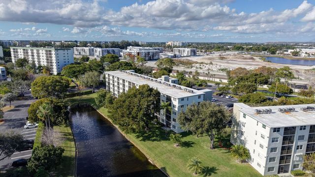 2230 N Cypress Bend Drive 108, Pompano Beach, FL 33069