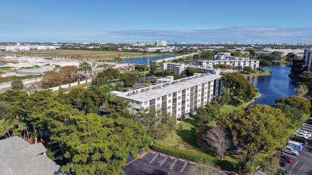 2230 N Cypress Bend Drive 108, Pompano Beach, FL 33069