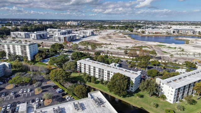 2230 N Cypress Bend Drive 108, Pompano Beach, FL 33069