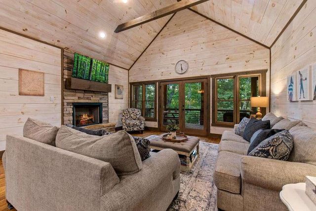 1081 Dills Road, Blue Ridge, GA 30513