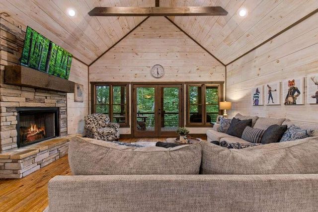 1081 Dills Road, Blue Ridge, GA 30513