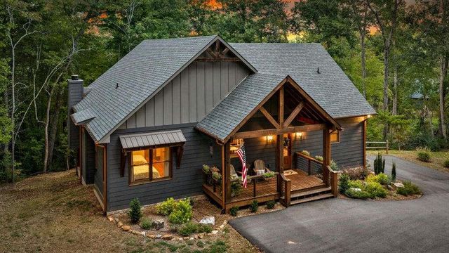 1081 Dills Road, Blue Ridge, GA 30513