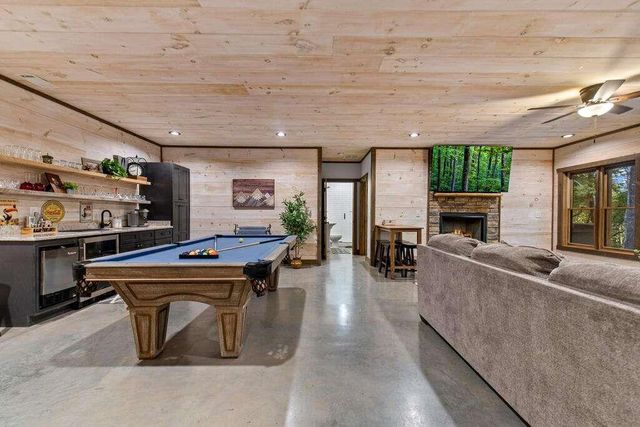 1081 Dills Road, Blue Ridge, GA 30513