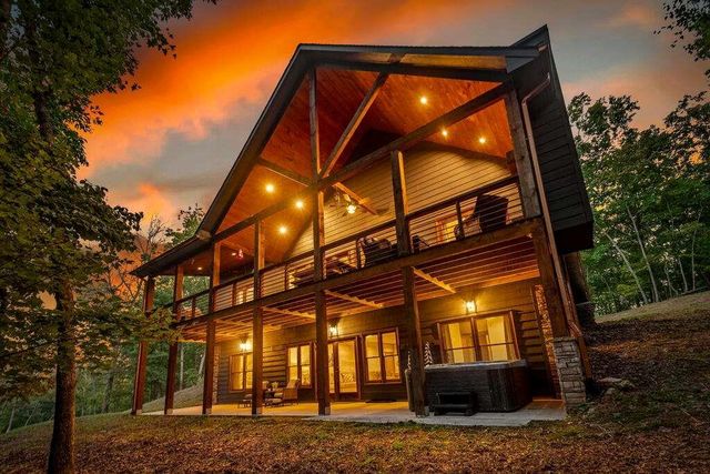 1081 Dills Road, Blue Ridge, GA 30513