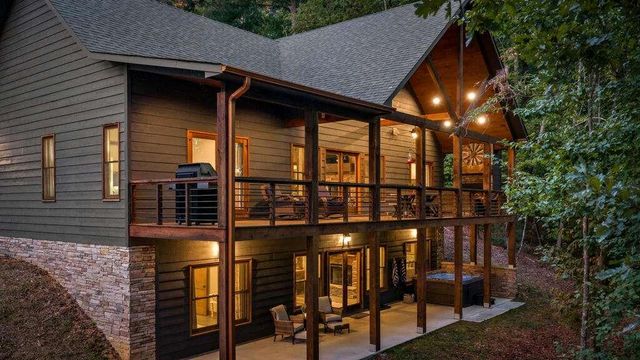 1081 Dills Road, Blue Ridge, GA 30513