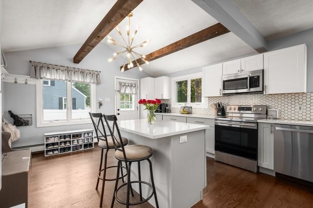 497 Foster Rd, Tewksbury, MA 01876