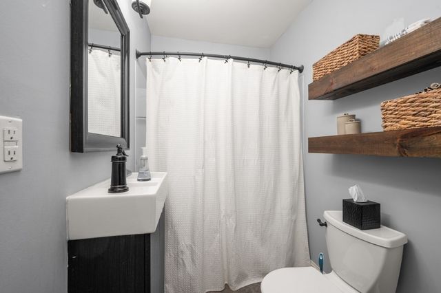 497 Foster Rd, Tewksbury, MA 01876