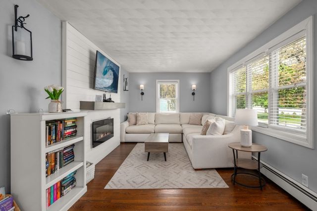 497 Foster Rd, Tewksbury, MA 01876