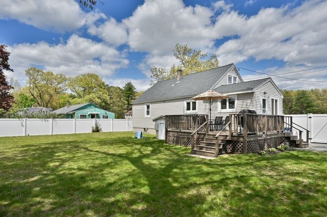 497 Foster Rd, Tewksbury, MA 01876