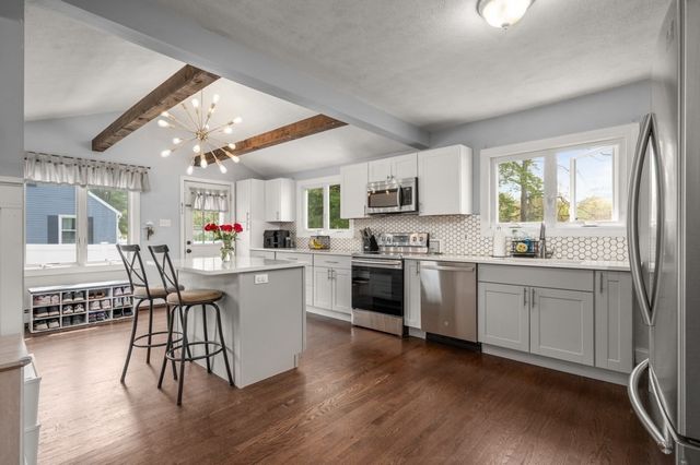 497 Foster Rd, Tewksbury, MA 01876